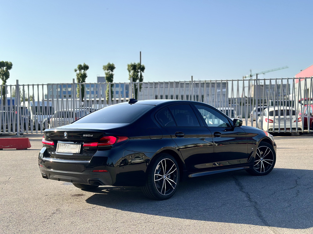 BMW 520d Рестайлинг — фото 11